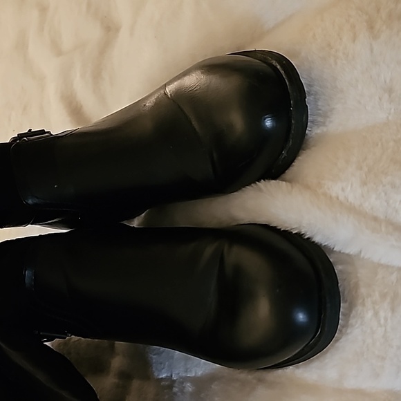 Mari A Bettie tall buckles adjustable black boots size 10 - Picture 2 of 4